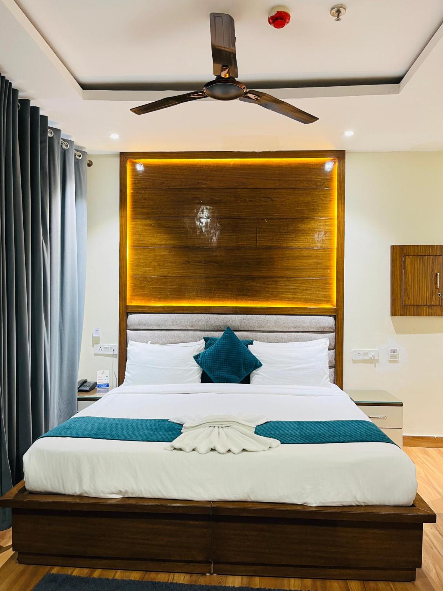 Affluence Hotel Kharar 外观 照片